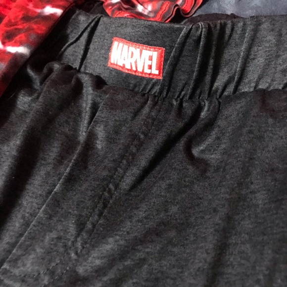Marvel T-shirt and short set (never been where)spider man - Picture 4 of 7
